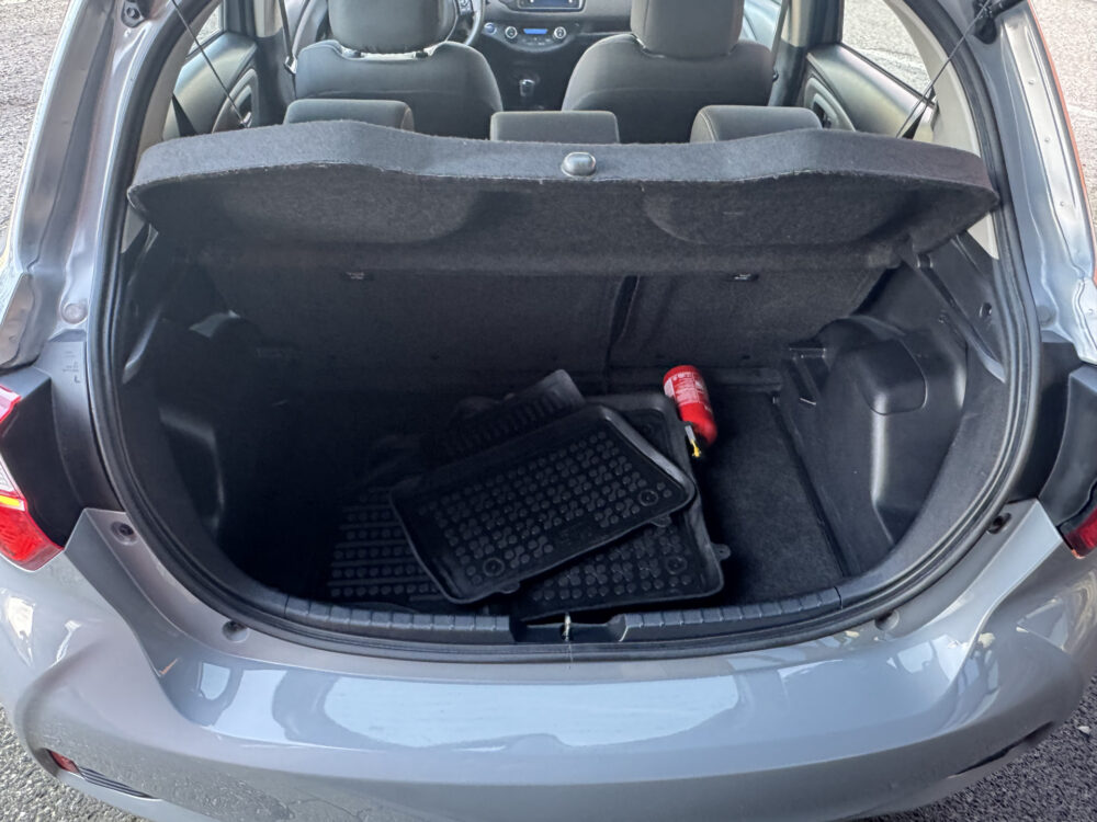 Toyota Yaris 1.5 Hybrid Active // CLIMA // CAMERA // CRUISE // APPLE CARPLAY / ANDROID AUTO 28