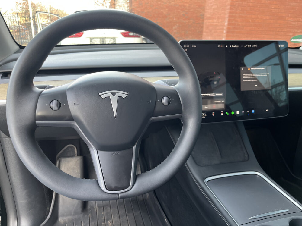 Tesla Model Y Standard Range SR RWD 60 kWh 1e EIGENAAR // PANODAK // NAVI // ADAPTIVE CRUISE // CLIMA // AUTOPILOT // 360 CAMERA // LEDEREN BE 21
