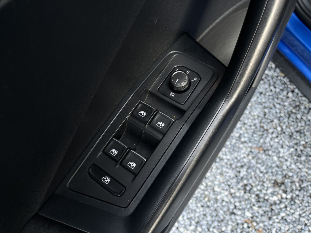 Volkswagen T-Roc 1.0 TSI Style // FULL LED // LEDER // NAVI // CLIMA // PDC V+A // STOELVERWARMING // 17