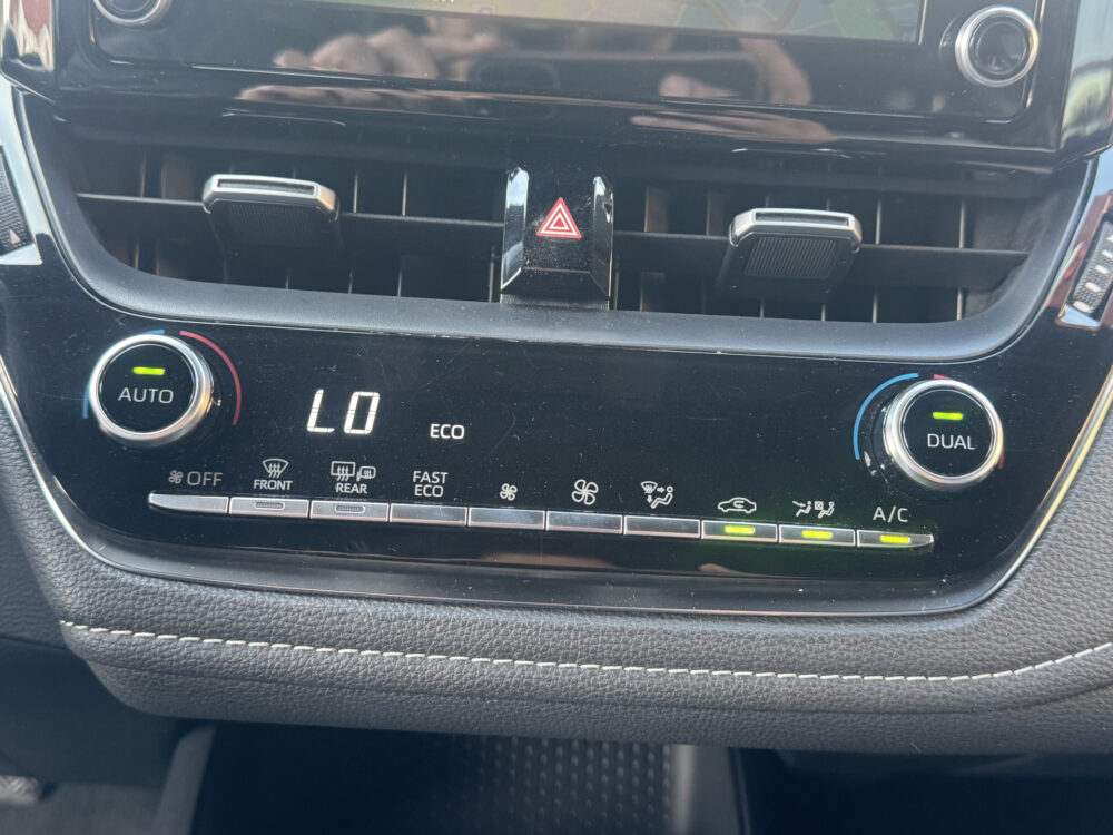 Toyota Corolla Touring Sports 1.8 Hybrid GR-Sport // NAVI // ADAPTIVE CRUISE // CLIMA // CAMERA // APPLE CARPLAY - ANDROID AUTO // 17