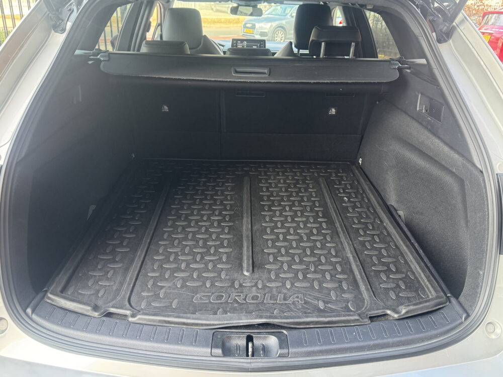 Toyota Corolla Touring Sports 1.8 Hybrid GR-Sport // NAVI // ADAPTIVE CRUISE // CLIMA // CAMERA // APPLE CARPLAY - ANDROID AUTO // 25