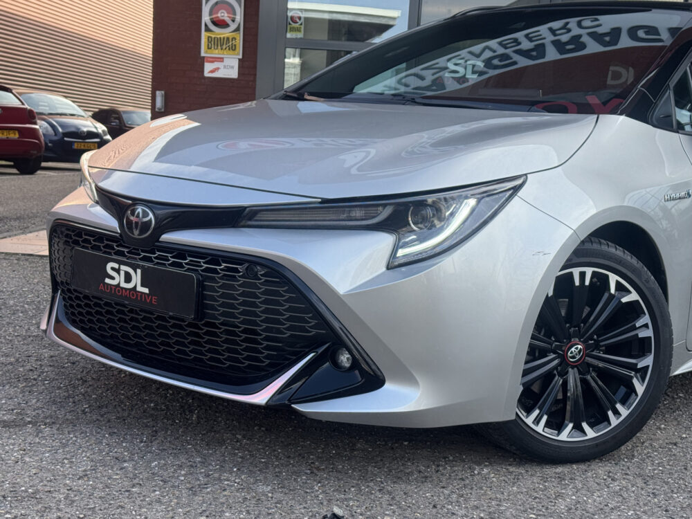 Toyota Corolla Touring Sports 1.8 Hybrid GR-Sport // NAVI // ADAPTIVE CRUISE // CLIMA // CAMERA // APPLE CARPLAY - ANDROID AUTO // 5