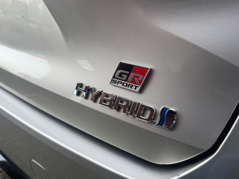 Toyota Corolla Touring Sports 1.8 Hybrid GR-Sport // NAVI // ADAPTIVE CRUISE // CLIMA // CAMERA // APPLE CARPLAY - ANDROID AUTO // 6