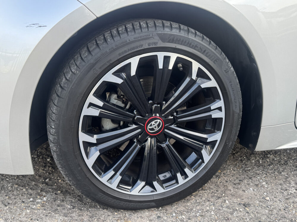 Toyota Corolla Touring Sports 1.8 Hybrid GR-Sport // NAVI // ADAPTIVE CRUISE // CLIMA // CAMERA // APPLE CARPLAY - ANDROID AUTO // 7