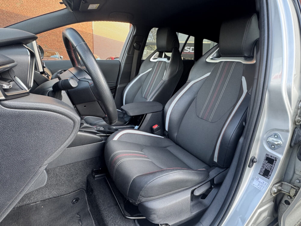 Toyota Corolla Touring Sports 1.8 Hybrid GR-Sport // NAVI // ADAPTIVE CRUISE // CLIMA // CAMERA // APPLE CARPLAY - ANDROID AUTO // 8