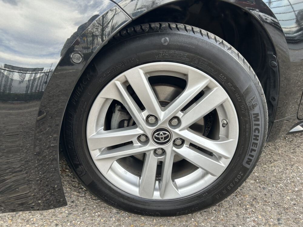 Toyota Corolla Touring Sports 1.8 Hybrid Dynamic // FULL LED // NAVI // CAMERA // KEYLESS // ADAPTIVE CRUISE // PDC V+A 24