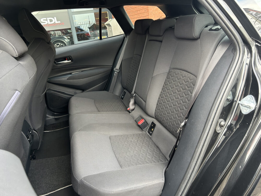 Toyota Corolla Touring Sports 1.8 Hybrid Dynamic // FULL LED // NAVI // CAMERA // KEYLESS // ADAPTIVE CRUISE // PDC V+A 25