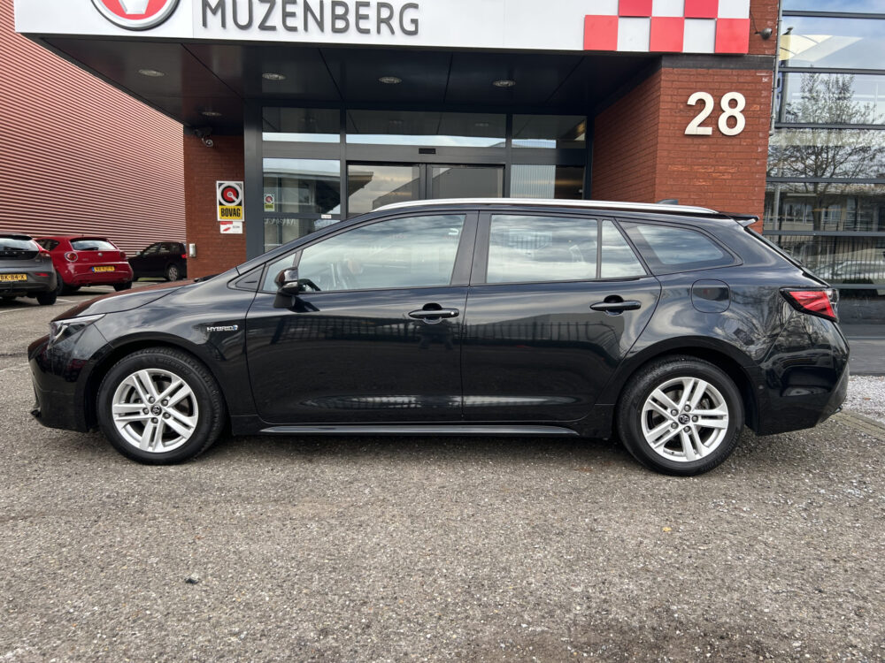 Toyota Corolla Touring Sports 1.8 Hybrid Dynamic // FULL LED // NAVI // CAMERA // KEYLESS // ADAPTIVE CRUISE // PDC V+A 3