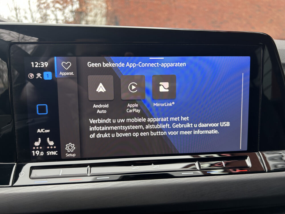 Volkswagen Golf 1.5 eTSI Style // ADAPTIVE CRUISE // TREKHAAK // CAMERA // CLIMA // NAVI // ERGO ACTIVE STOEL // MEMORY SEAT // 18