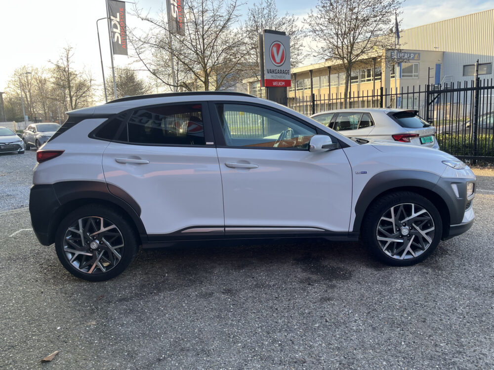 Hyundai KONA 1.6 GDI HEV Fashion // KRELL-AUDIO // CLIMA // CAMERA+SENSOREN // NAVI+CARPLAY // HALF LEDER // CRUISE // 6