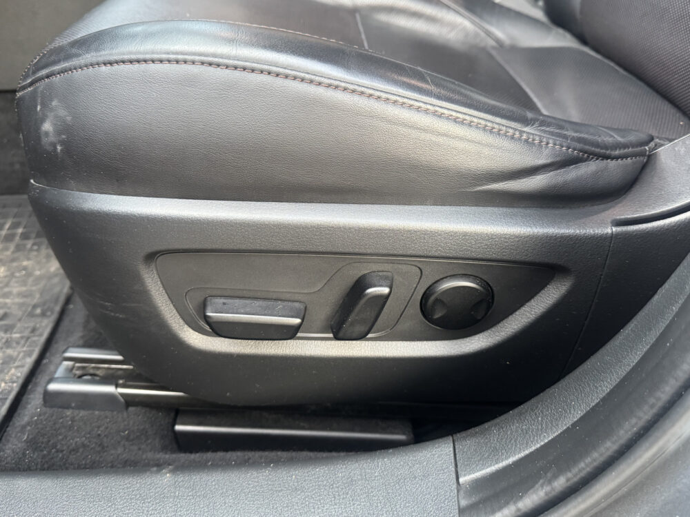 Mazda CX-30 2.0 e-SkyActiv-X M Hybrid Luxury // NAVI // LEDER // TREKHAAK // CAMERA // MEMORY SEATS // BOSE AUDIO // 10