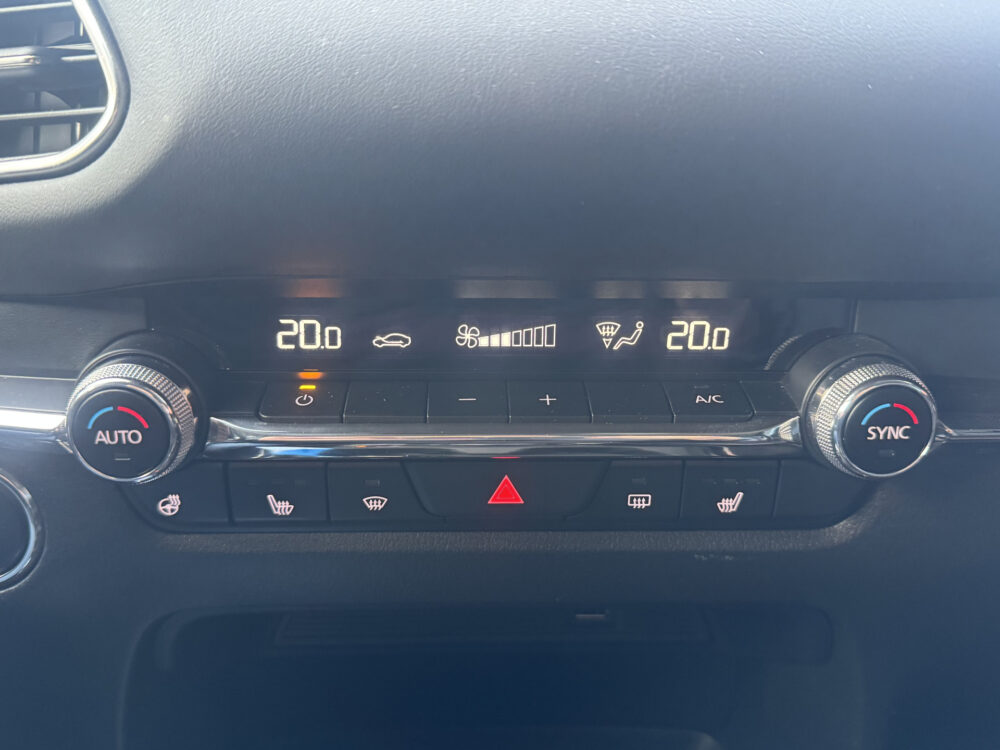 Mazda CX-30 2.0 e-SkyActiv-X M Hybrid Luxury // NAVI // LEDER // TREKHAAK // CAMERA // MEMORY SEATS // BOSE AUDIO // 22