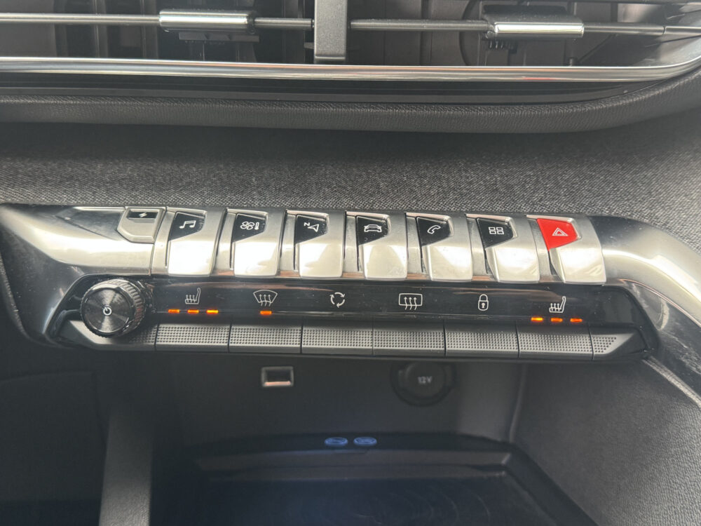 Peugeot 3008 1.6 HYbrid 225 Allure // NAVI // CAMERA // ADAPTIVE CRUISE // CLIMA // DODEN HOEK SENSOR // STOELVERWARMING // 21