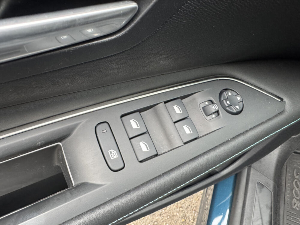 Peugeot 3008 1.6 HYbrid 225 Allure // NAVI // CAMERA // ADAPTIVE CRUISE // CLIMA // DODEN HOEK SENSOR // STOELVERWARMING // 23