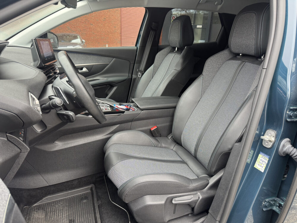 Peugeot 3008 1.6 HYbrid 225 Allure // NAVI // CAMERA // ADAPTIVE CRUISE // CLIMA // DODEN HOEK SENSOR // STOELVERWARMING // 8