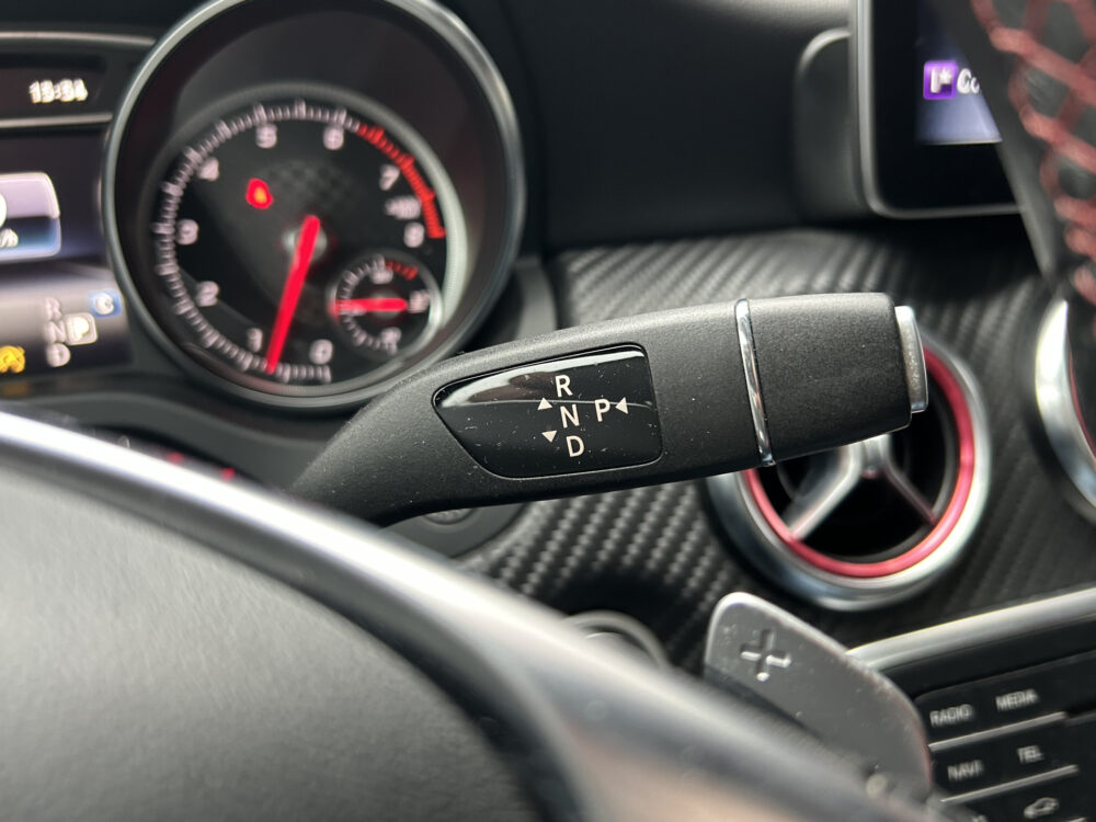 Mercedes-Benz A-Klasse 180 AMG Night pakket // FULL LED // NAVI // PANO/SCHUIFKANTELDAK // PDC V+A // CRUISE 13