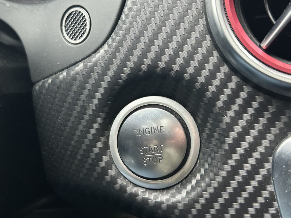 Mercedes-Benz A-Klasse 180 AMG Night pakket // FULL LED // NAVI // PANO/SCHUIFKANTELDAK // PDC V+A // CRUISE 24