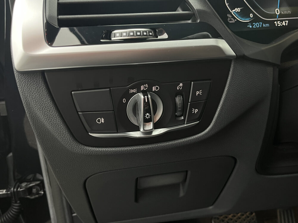 BMW iX3 High Executive 80 kWh // LEDER // ELEK.STOEL + GEHEUGEN // SCHUIF-KANTELDAK // CAMERA+SENSOREN // ELEK. KLEP // CARPLAY + NAVI / 22