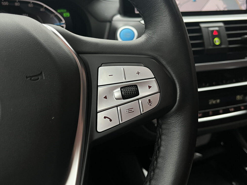 BMW iX3 High Executive 80 kWh // LEDER // ELEK.STOEL + GEHEUGEN // SCHUIF-KANTELDAK // CAMERA+SENSOREN // ELEK. KLEP // CARPLAY + NAVI / 24