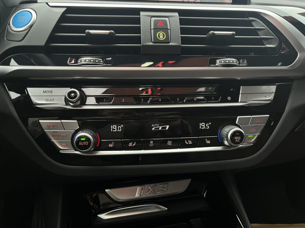 BMW iX3 High Executive 80 kWh // LEDER // ELEK.STOEL + GEHEUGEN // SCHUIF-KANTELDAK // CAMERA+SENSOREN // ELEK. KLEP // CARPLAY + NAVI / 28