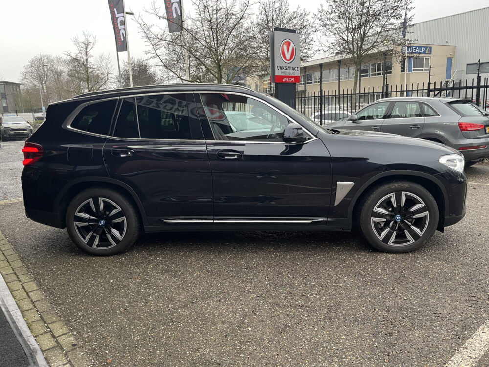 BMW iX3 High Executive 80 kWh // LEDER // ELEK.STOEL + GEHEUGEN // SCHUIF-KANTELDAK // CAMERA+SENSOREN // ELEK. KLEP // CARPLAY + NAVI / 6