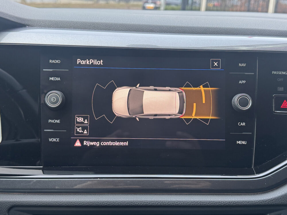 Volkswagen Polo 1.0 TSI Comfortline Business // LED // CLIMA // NAVI // PARKEERSENSOREN V+A // STOELVERWARMING // 16