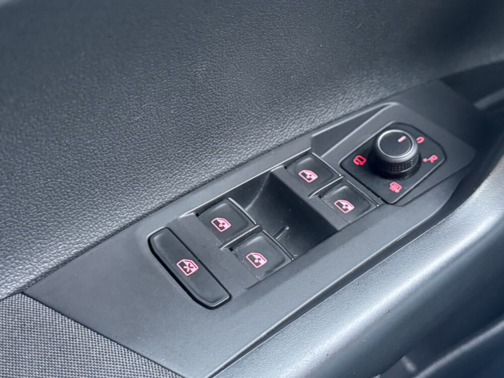 Volkswagen Polo 1.0 TSI Comfortline Business // LED // CLIMA // NAVI // PARKEERSENSOREN V+A // STOELVERWARMING // 24