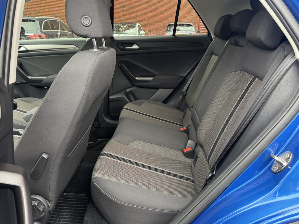 Volkswagen T-Roc 1.5 TSI Sport Business R-Line // NAVI // CAMERA // APPLE CARPLAY- ANDROID AUTO // ELEK. ACHTERKLEP // ADAPTIVE CRUISE // 10