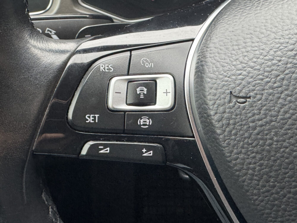 Volkswagen T-Roc 1.5 TSI Sport Business R-Line // NAVI // CAMERA // APPLE CARPLAY- ANDROID AUTO // ELEK. ACHTERKLEP // ADAPTIVE CRUISE // 12