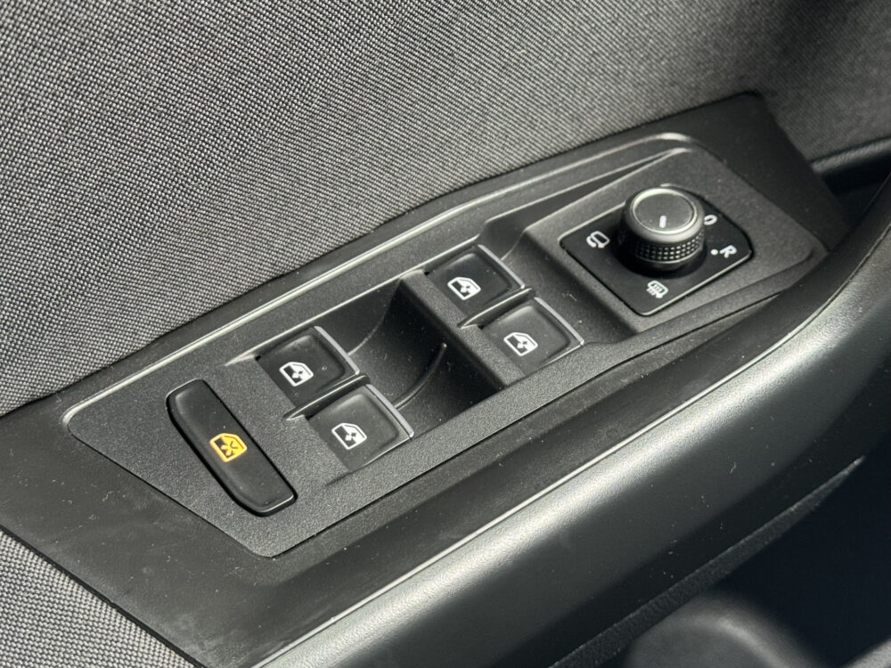 Volkswagen T-Roc 1.5 TSI Sport Business R-Line // NAVI // CAMERA // APPLE CARPLAY- ANDROID AUTO // ELEK. ACHTERKLEP // ADAPTIVE CRUISE // 23