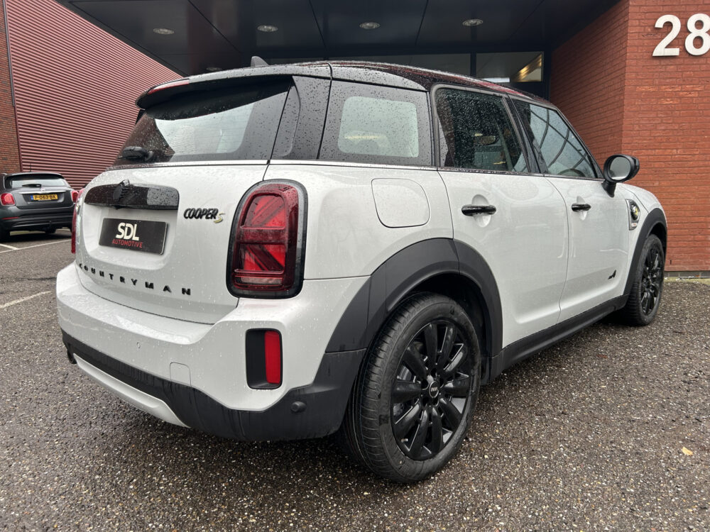 MINI Countryman 1.5 Cooper S E ALL4 Classic // FULL LED // NAVI + CARPLAY // KEYLESS // CAMERA // SHADOW LINE // STOELVERWARMING 2