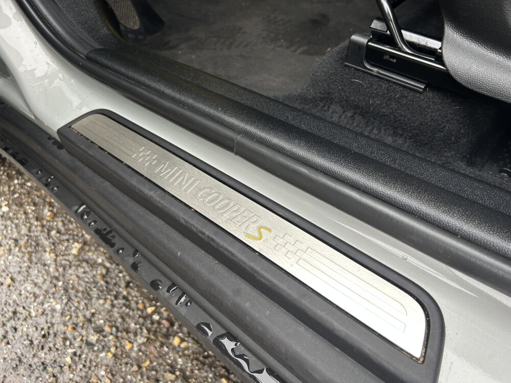 MINI Countryman 1.5 Cooper S E ALL4 Classic // FULL LED // NAVI + CARPLAY // KEYLESS // CAMERA // SHADOW LINE // STOELVERWARMING 22