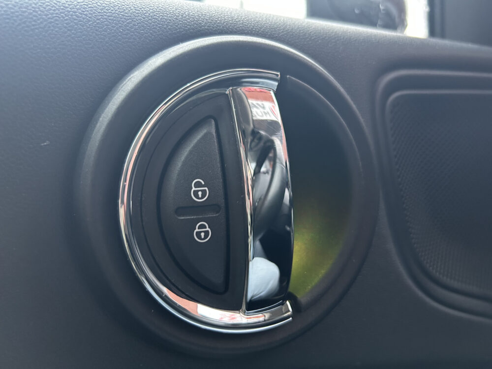 MINI Countryman 1.5 Cooper S E ALL4 Classic // FULL LED // NAVI + CARPLAY // KEYLESS // CAMERA // SHADOW LINE // STOELVERWARMING 24