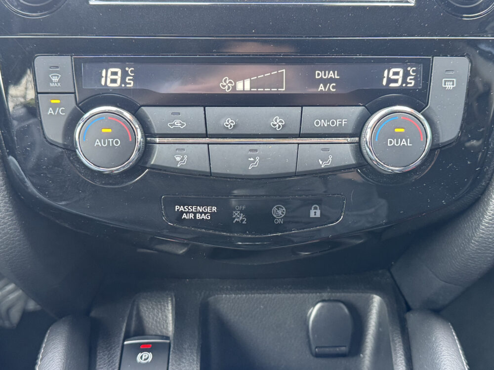 Nissan QASHQAI 1.3 DIG-T N-Connecta // NAVI // 360° CAMERA // CLIMA // CRUISE // TREKHAAK!! // PANO DAK // 16