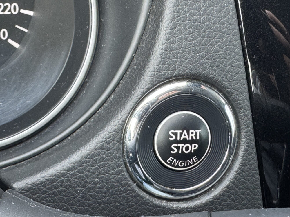 Nissan QASHQAI 1.3 DIG-T N-Connecta // NAVI // 360° CAMERA // CLIMA // CRUISE // TREKHAAK!! // PANO DAK // 21