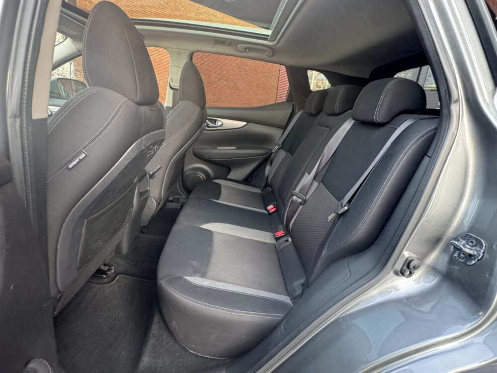 Nissan QASHQAI 1.3 DIG-T N-Connecta // NAVI // 360° CAMERA // CLIMA // CRUISE // TREKHAAK!! // PANO DAK // 9