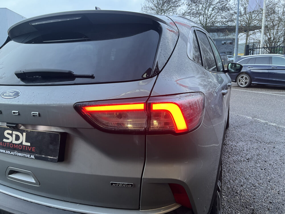 Ford Kuga 2.5 PHEV Titanium X // TREKHAAK!! // SCHUIF-KANTELDAK // ELEK.STOELEN+KLEP // B&O SOUND // DODEHOEK // HEAD-UP DISPLAY // WINTER 12