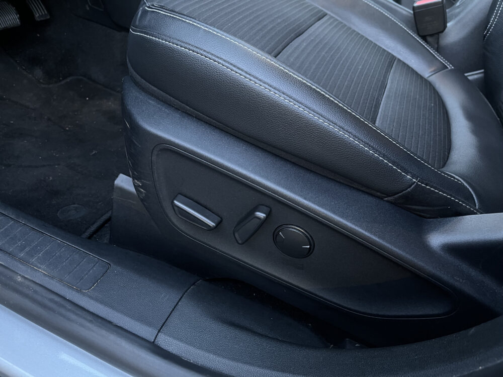 Ford Kuga 2.5 PHEV Titanium X // TREKHAAK!! // SCHUIF-KANTELDAK // ELEK.STOELEN+KLEP // B&O SOUND // DODEHOEK // HEAD-UP DISPLAY // WINTER 17