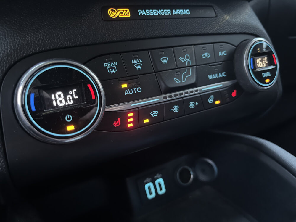 Ford Kuga 2.5 PHEV Titanium X // TREKHAAK!! // SCHUIF-KANTELDAK // ELEK.STOELEN+KLEP // B&O SOUND // DODEHOEK // HEAD-UP DISPLAY // WINTER 35