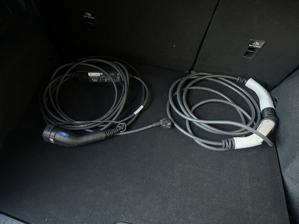 Ford Kuga 2.5 PHEV Titanium X // TREKHAAK!! // SCHUIF-KANTELDAK // ELEK.STOELEN+KLEP // B&O SOUND // DODEHOEK // HEAD-UP DISPLAY // WINTER 42