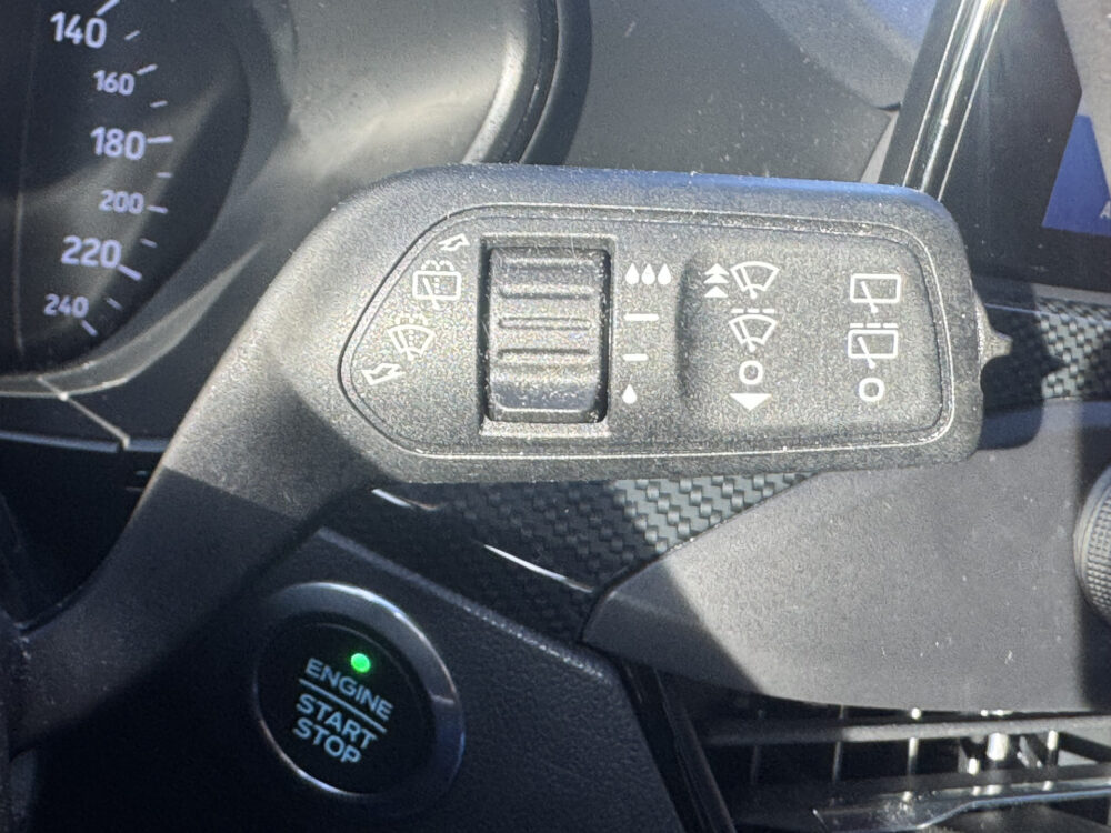 Ford FOCUS Wagon 1.5 EcoBoost ST Line Business // NAVI // PDC V+A // CLIMA // STOELVERWARMING // ADAPTIVE CRUISE // 18