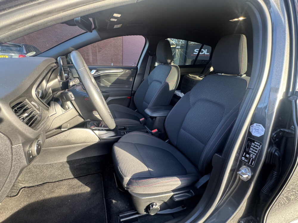 Ford FOCUS Wagon 1.5 EcoBoost ST Line Business // NAVI // PDC V+A // CLIMA // STOELVERWARMING // ADAPTIVE CRUISE // 7