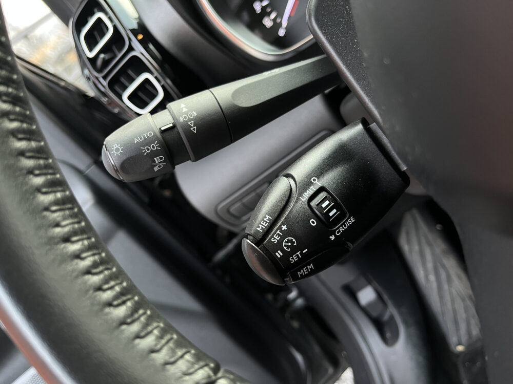 Citroën C3 Aircross 1.2 PureTech S&S Feel // CRUISE CONTROL // AIRCO // NAVI // APPLE-ANDROID AUTO // PARKEERSENSOREN // 19