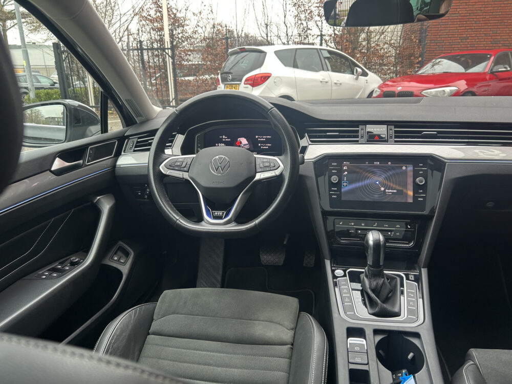 Volkswagen Passat Variant 1.4 TSI PHEV GTE Business // PANO/SCHUIFKANTELDAK // FULL LED // NAVI + CARPLAY // ADAPTIVE CRUISE // ELEK. TREKHAAK //  7