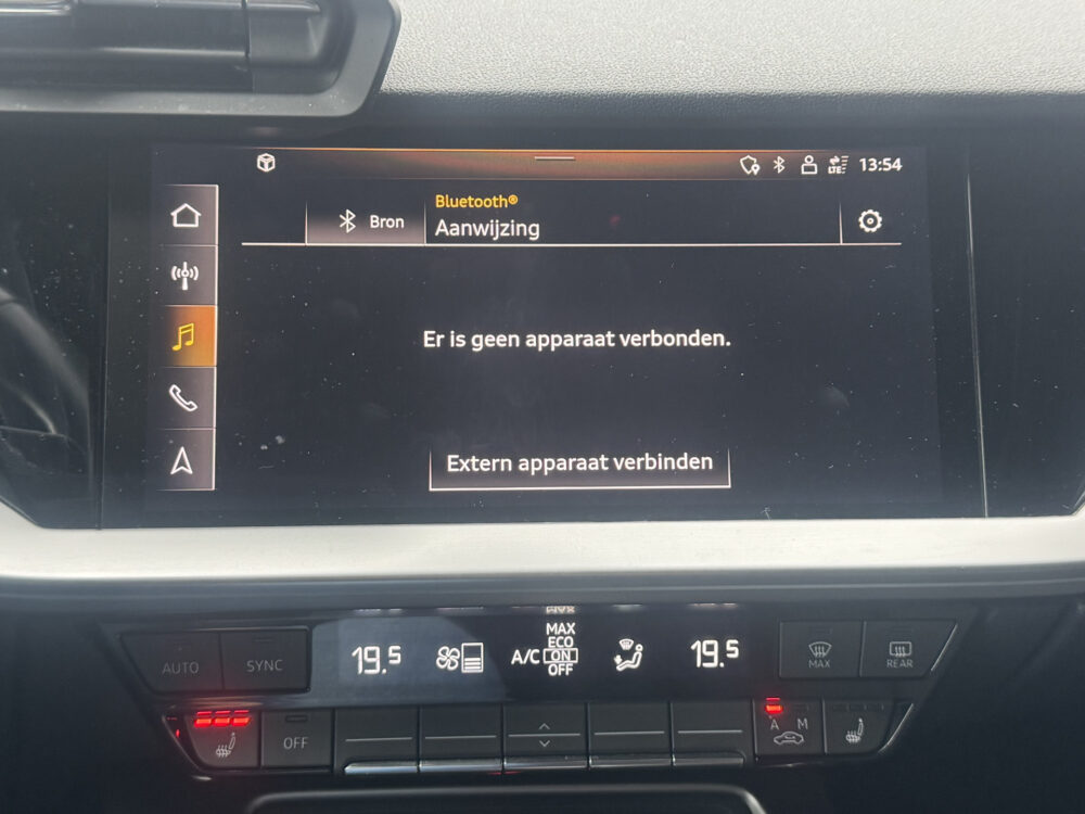 Audi A3 Sportback 40 TFSI e Business edition // S-LINE!! // NAVI // PDC // STOELVERWARMING // CRUISE // CLIMA // 16