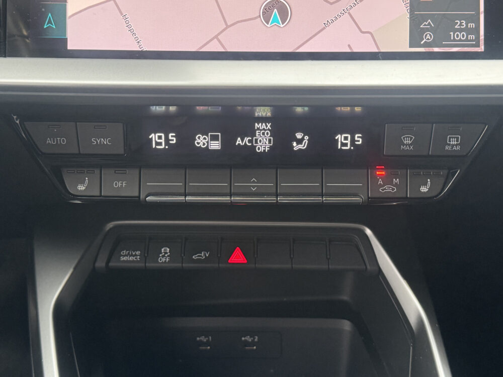 Audi A3 Sportback 40 TFSI e Business edition // S-LINE!! // NAVI // PDC // STOELVERWARMING // CRUISE // CLIMA // 17