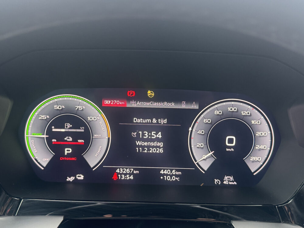 Audi A3 Sportback 40 TFSI e Business edition // S-LINE!! // NAVI // PDC // STOELVERWARMING // CRUISE // CLIMA // 19