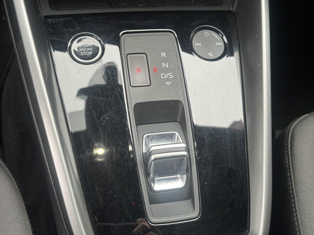 Audi A3 Sportback 40 TFSI e Business edition // S-LINE!! // NAVI // PDC // STOELVERWARMING // CRUISE // CLIMA // 20