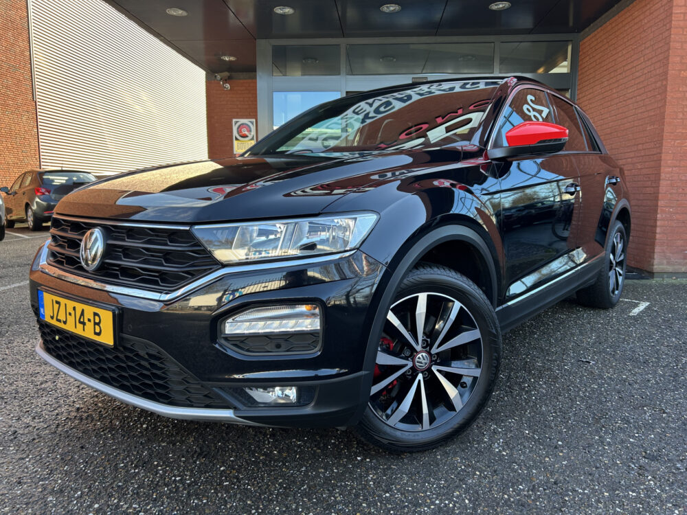 Volkswagen T-Roc 1.5 TSI Style // BEATS AUDIO // TREKHAAK // NAVI // PDC // ADAPTIVE CRUISE // APPLE CARPLAY - ANDROID AUTO // STOELVERWARMING // 1