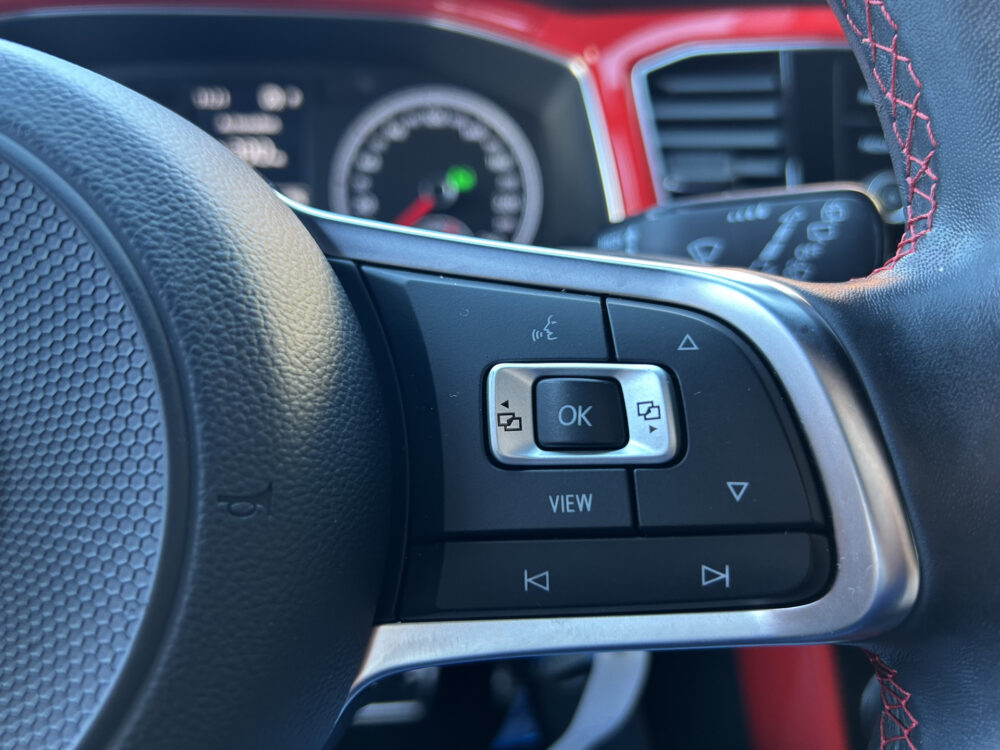 Volkswagen T-Roc 1.5 TSI Style // BEATS AUDIO // TREKHAAK // NAVI // PDC // ADAPTIVE CRUISE // APPLE CARPLAY - ANDROID AUTO // STOELVERWARMING // 10